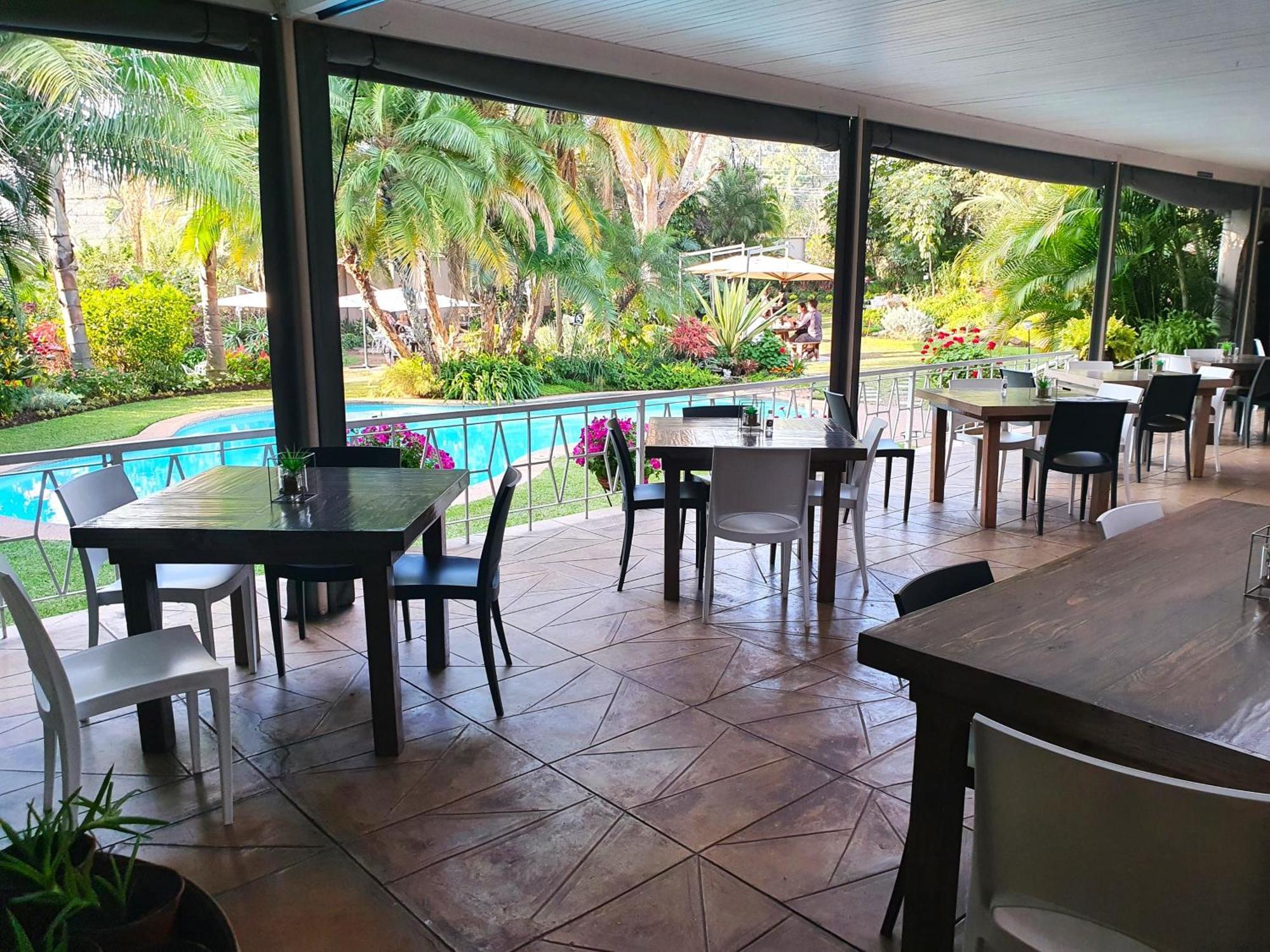Mijn Kitchen Coffee Shop And B&B Blantyre Exterior photo