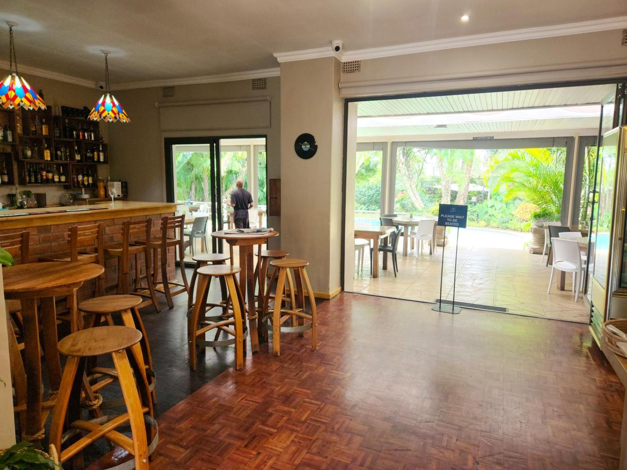 Mijn Kitchen Coffee Shop And B&B Blantyre Exterior photo